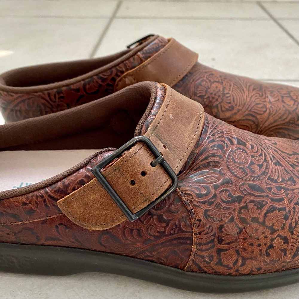 SAS "COWBOY FLORAL" brown clogs size 8 1/2